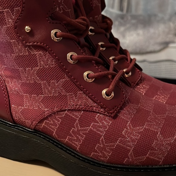 Michael Kors Pomegranate color size 8 US NWT - Picture 2 of 7